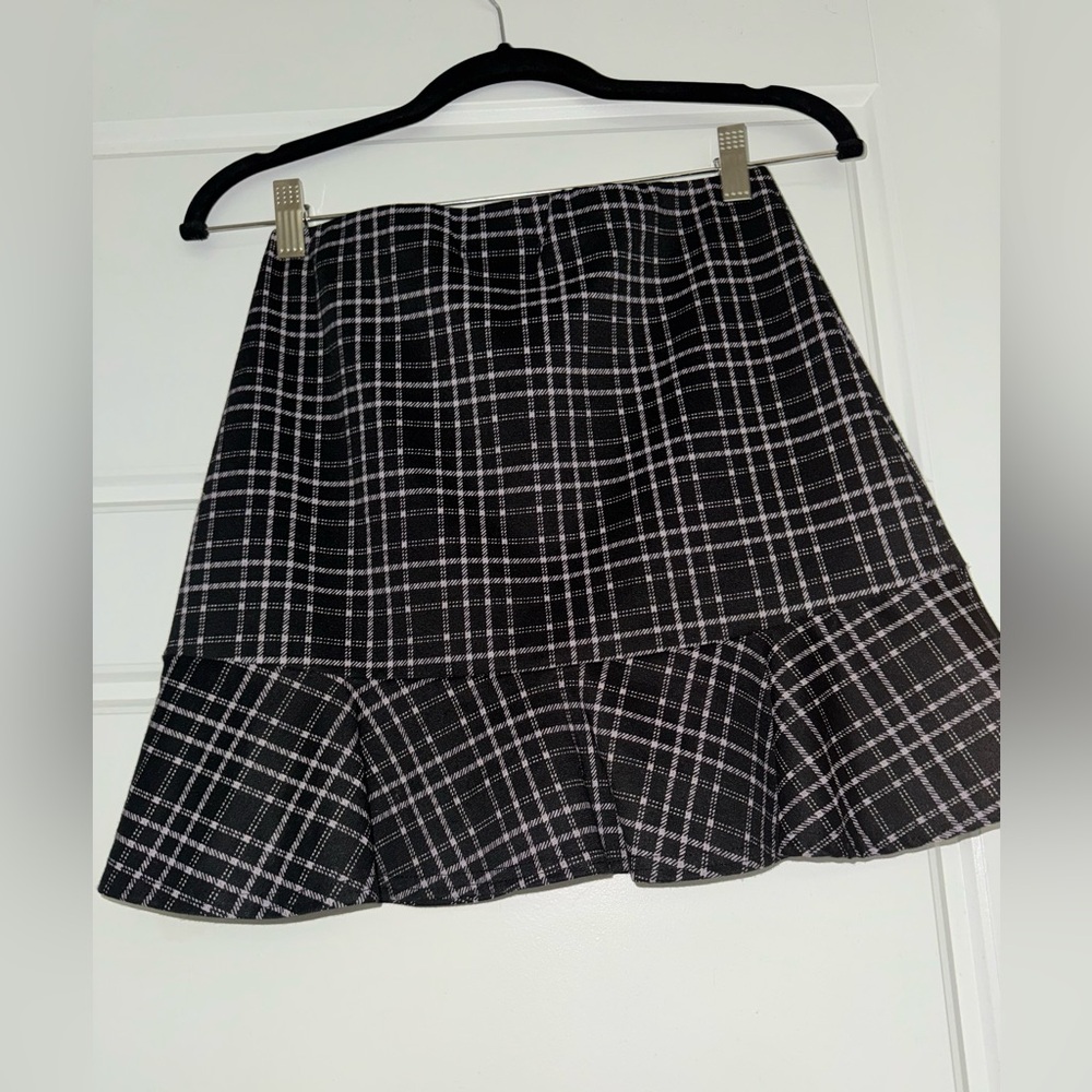 PrettyLittleThing Black and white Plaid skirt